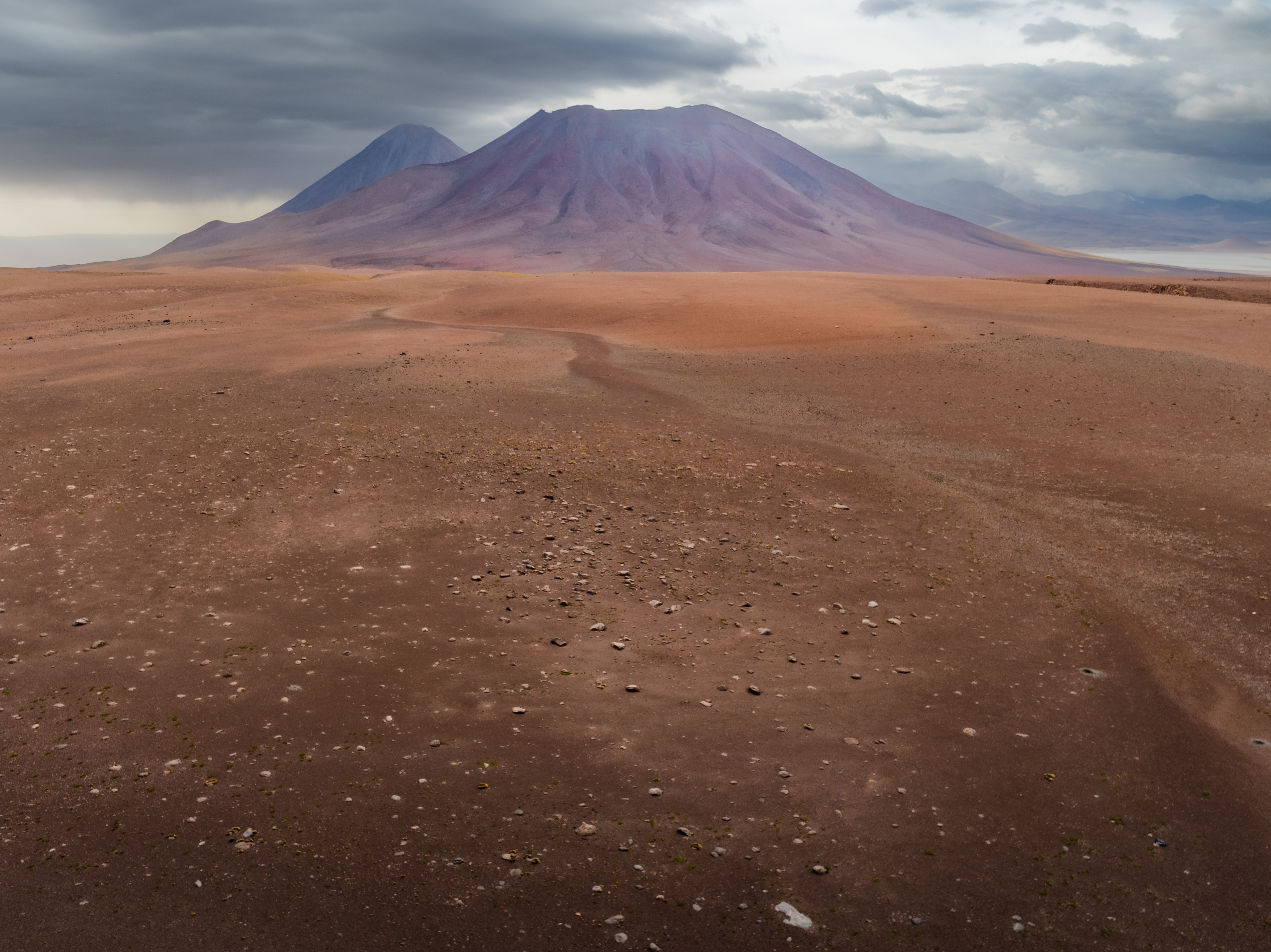 Os vulcões Licancabur e Juriques em San Pedro de Atacama são um lugar que tem alguma semelhança com a superfície de Marte. Créditos: Posnov/Getty Stock