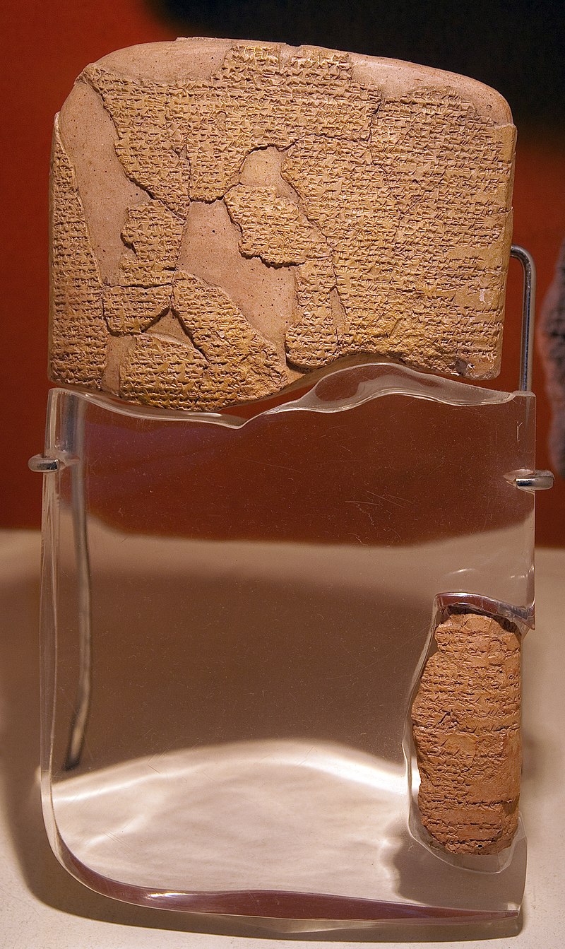 Tabuleta de argila detalhando o Tratado de Cades, descoberta em Boğazköy, Turquia.