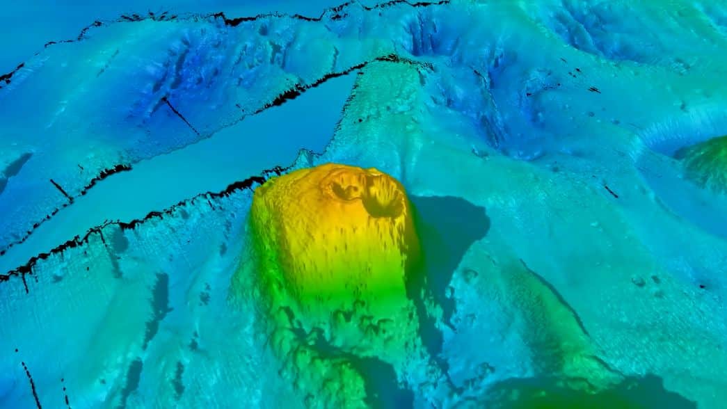 Enorme cadeia de vulcões submersos mapeada na Antártida