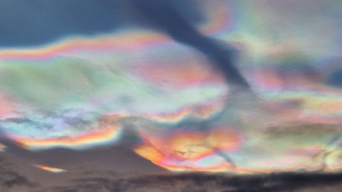'Nuvens arco-íris' extremamente raras iluminam os céus por 3 dias consecutivos