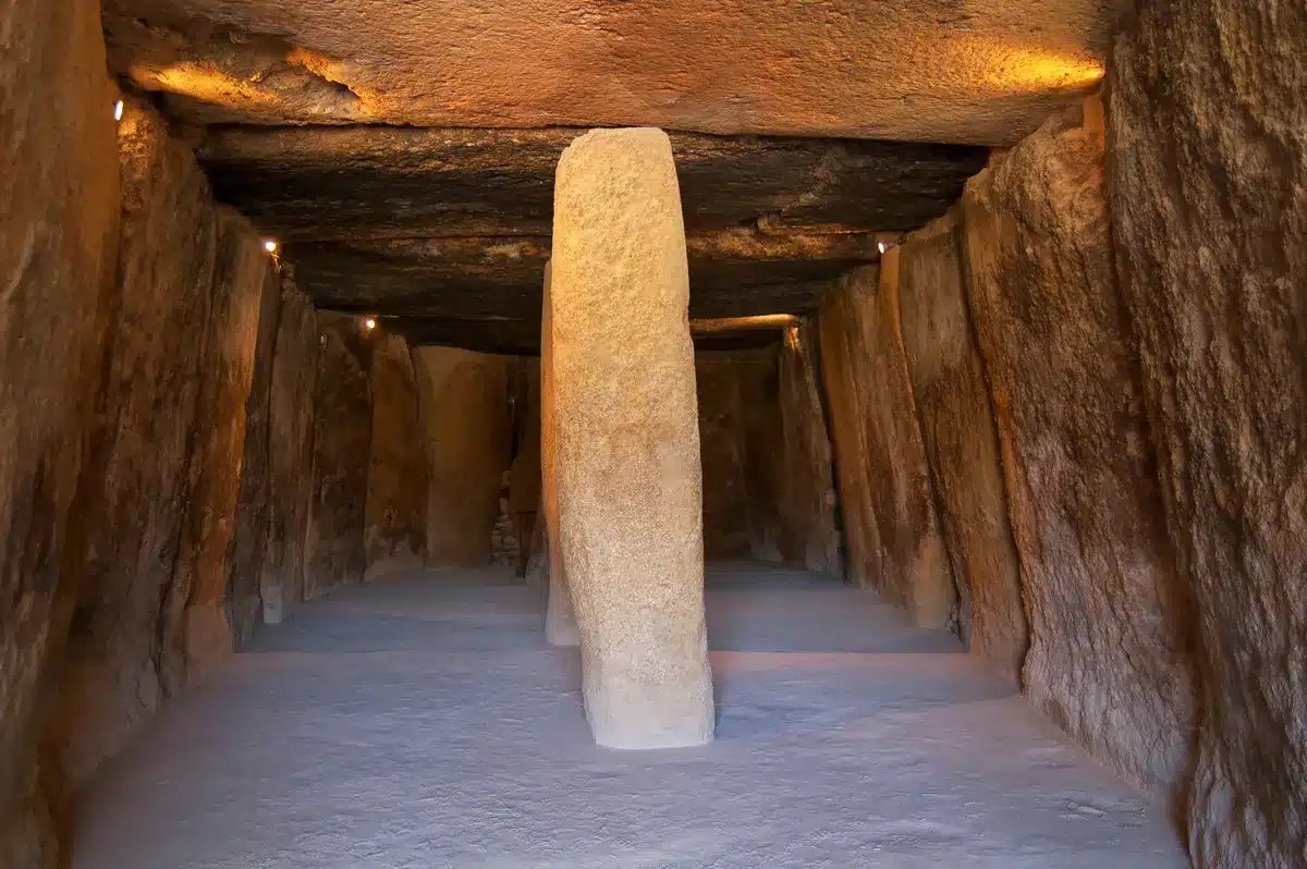 Tumba pré-histórica colossal foi a 'maior façanha de engenharia' da Idade da Pedra