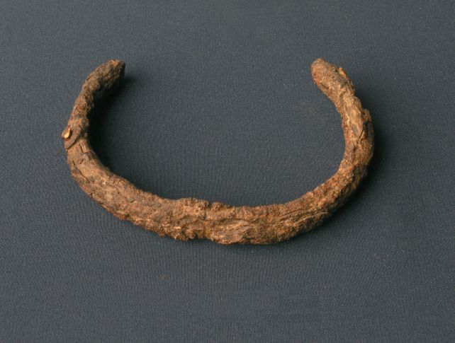 O bracelete de ferro, que mede 8,5 centímetros de diâmetro. (Museu Villena)